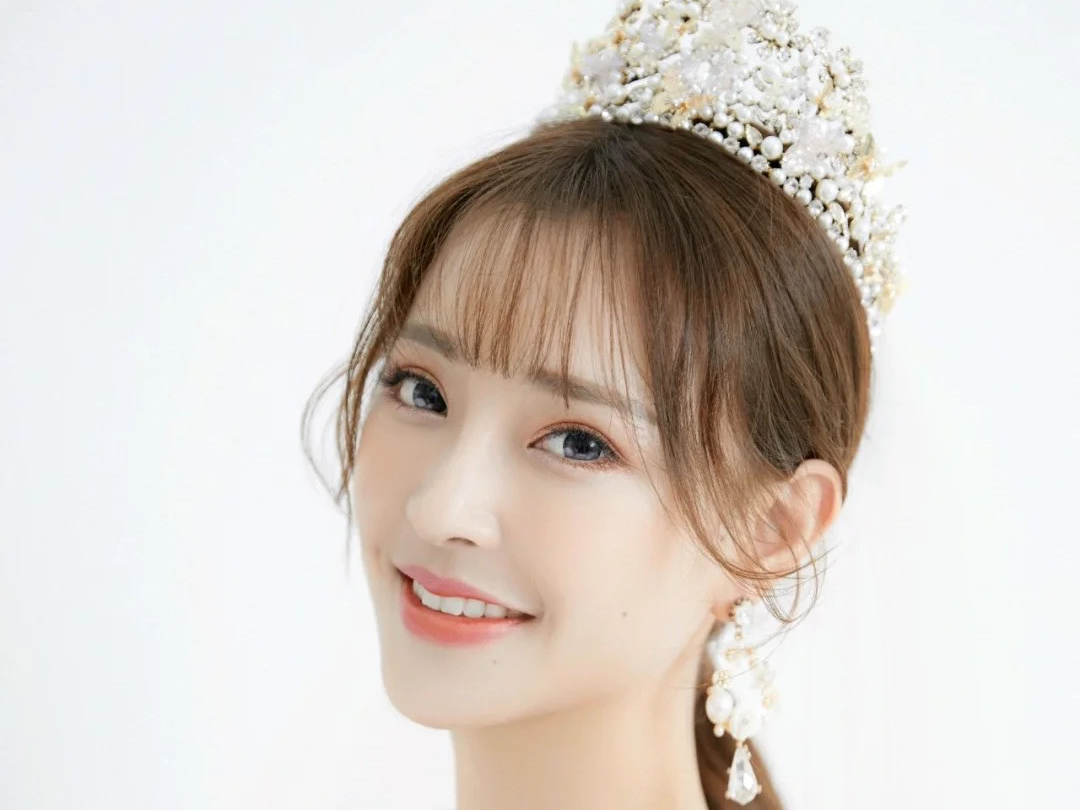 黄金档期资深化妆师全天跟妆（1980预定赠送亲友