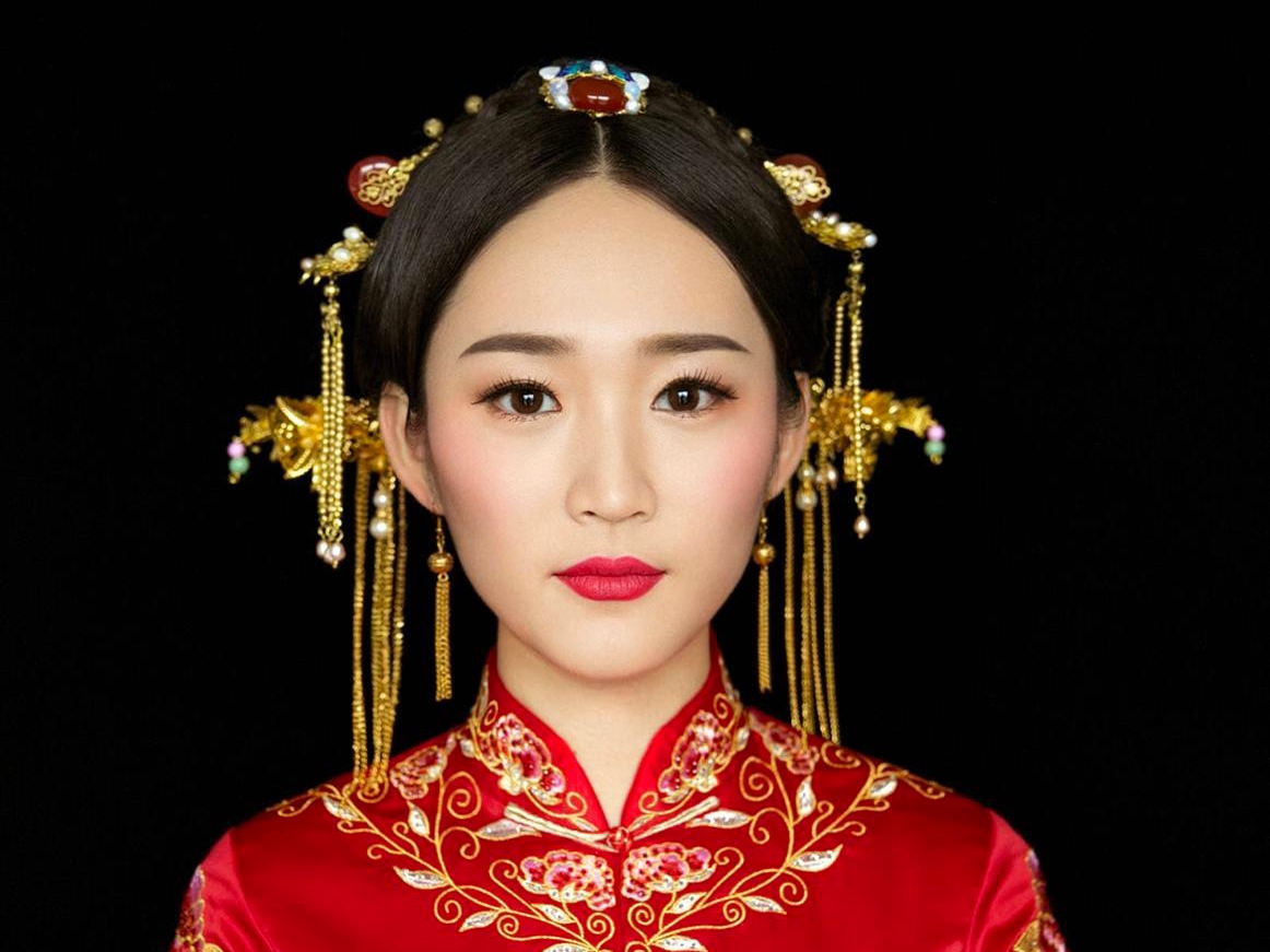 囍·欢婚纱美学馆新娘全程跟妆服务，形象设计