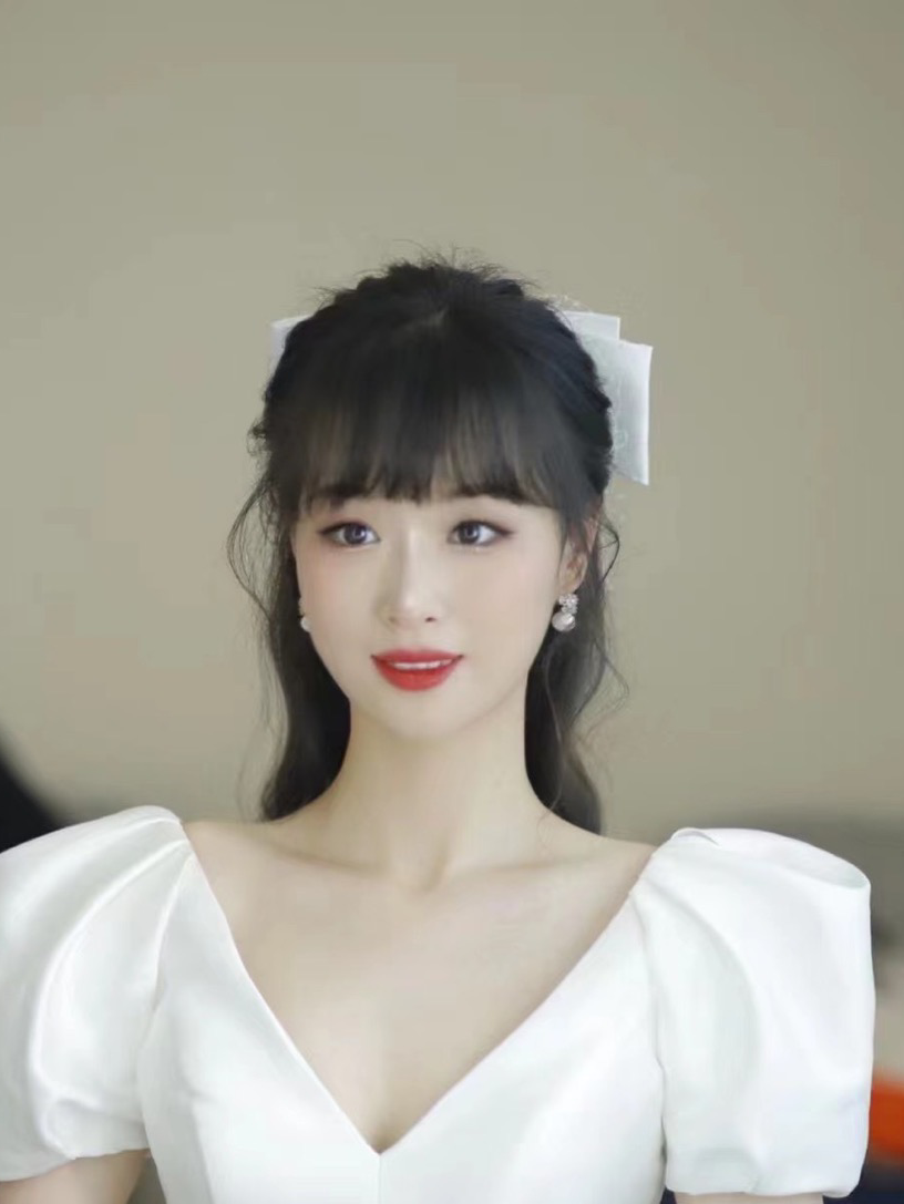新娘跟妆，租售婚纱礼服，男士西装