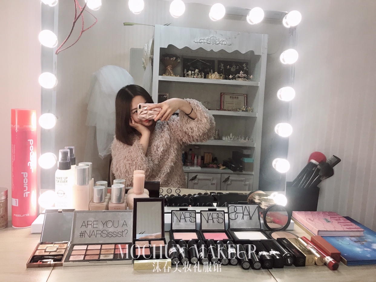 沫春美妆婚纱馆