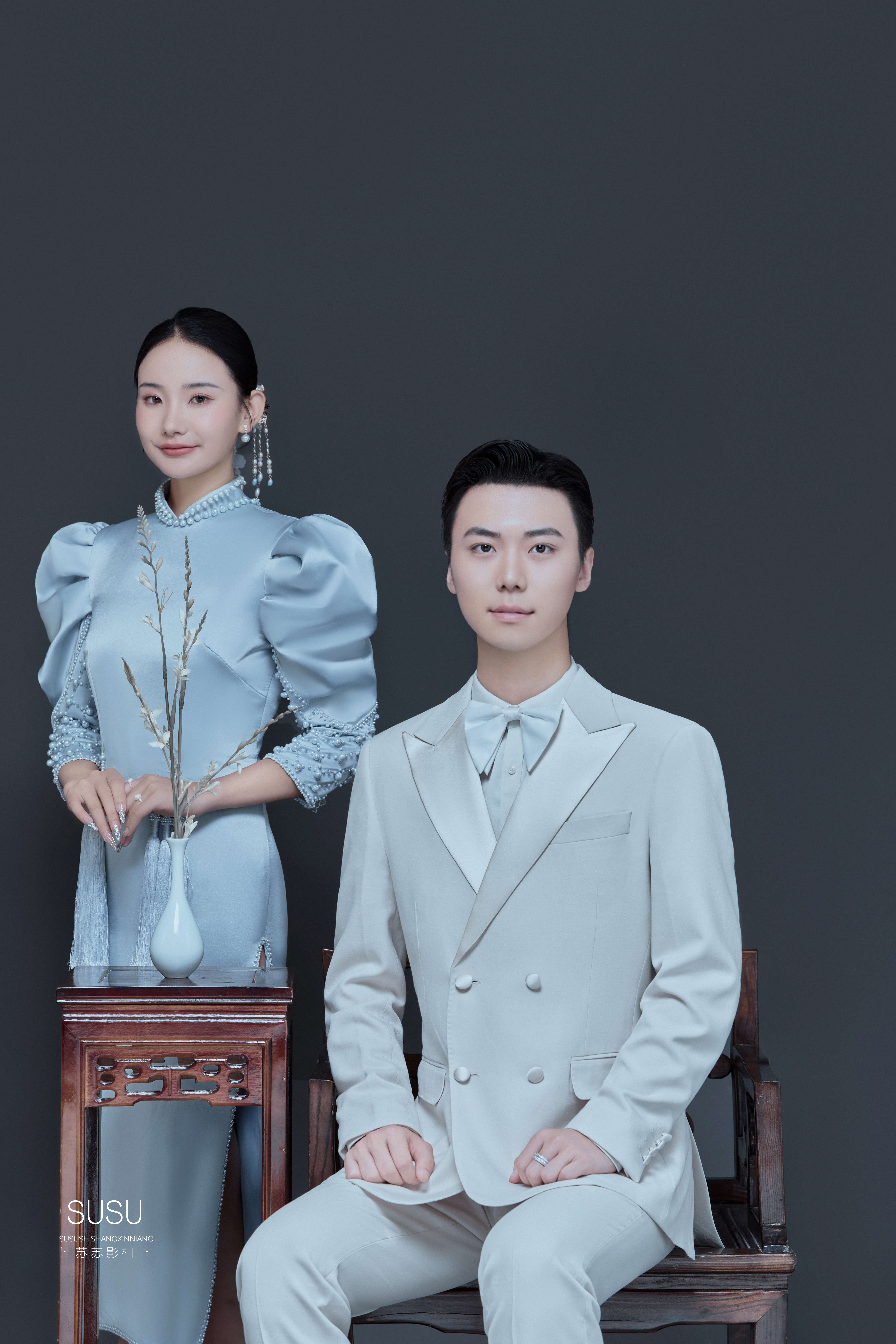 经典又高雅的蓝调新中式旗袍婚纱照