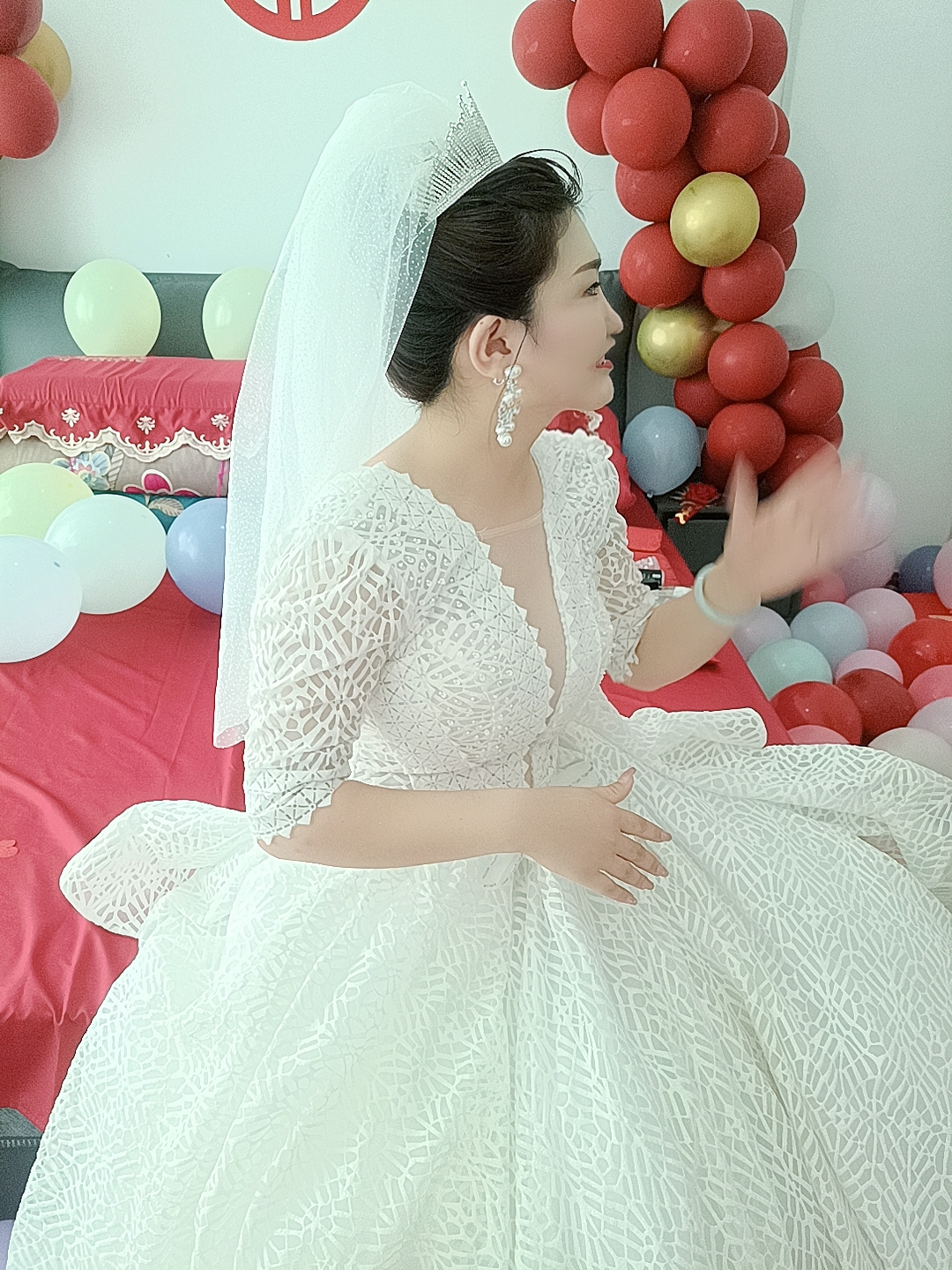 来自青梅竹马两小无猜的婚礼现场