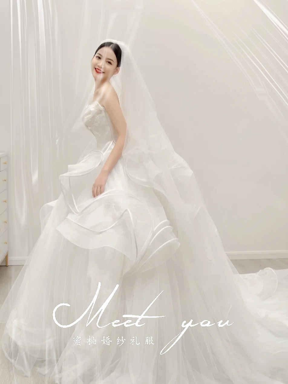 轻奢婚纱抹胸气质拖尾主纱