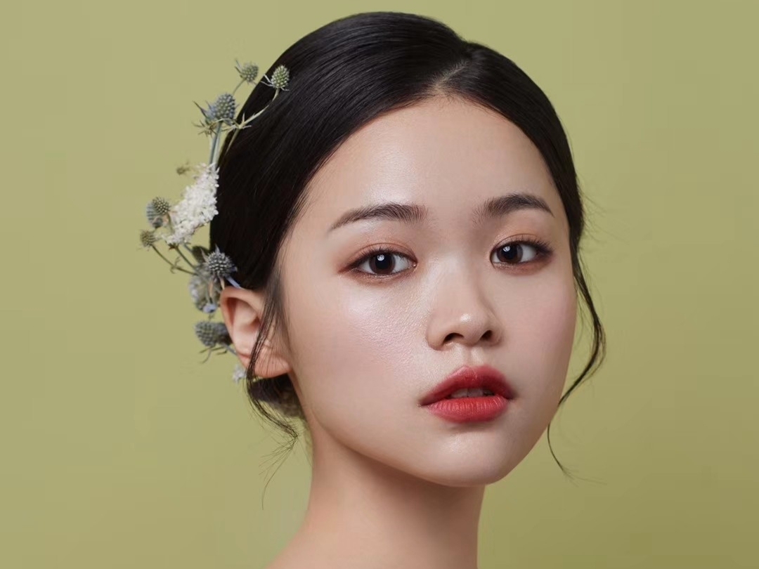 高级感新娘全天跟妆不限造型送婚纱秀禾服(二选一)