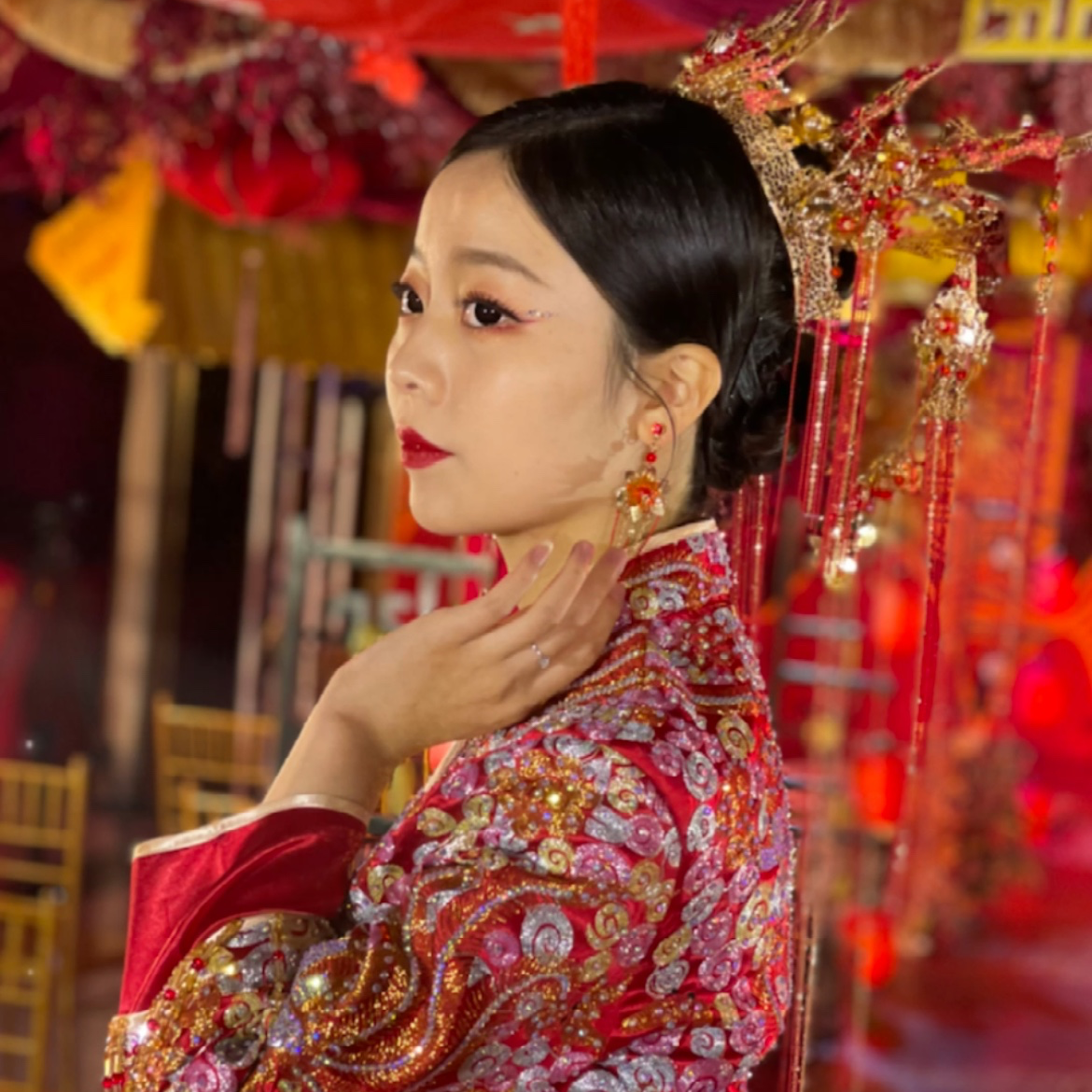 以研究技术为主，为您量身定制精致妆容