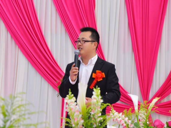 性价比超值套餐首席婚礼司仪阿文竭诚为您服务