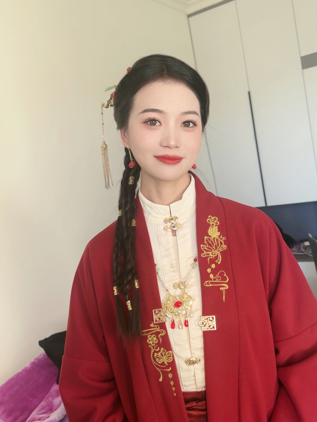资深化妆师+早妆造型+伴娘