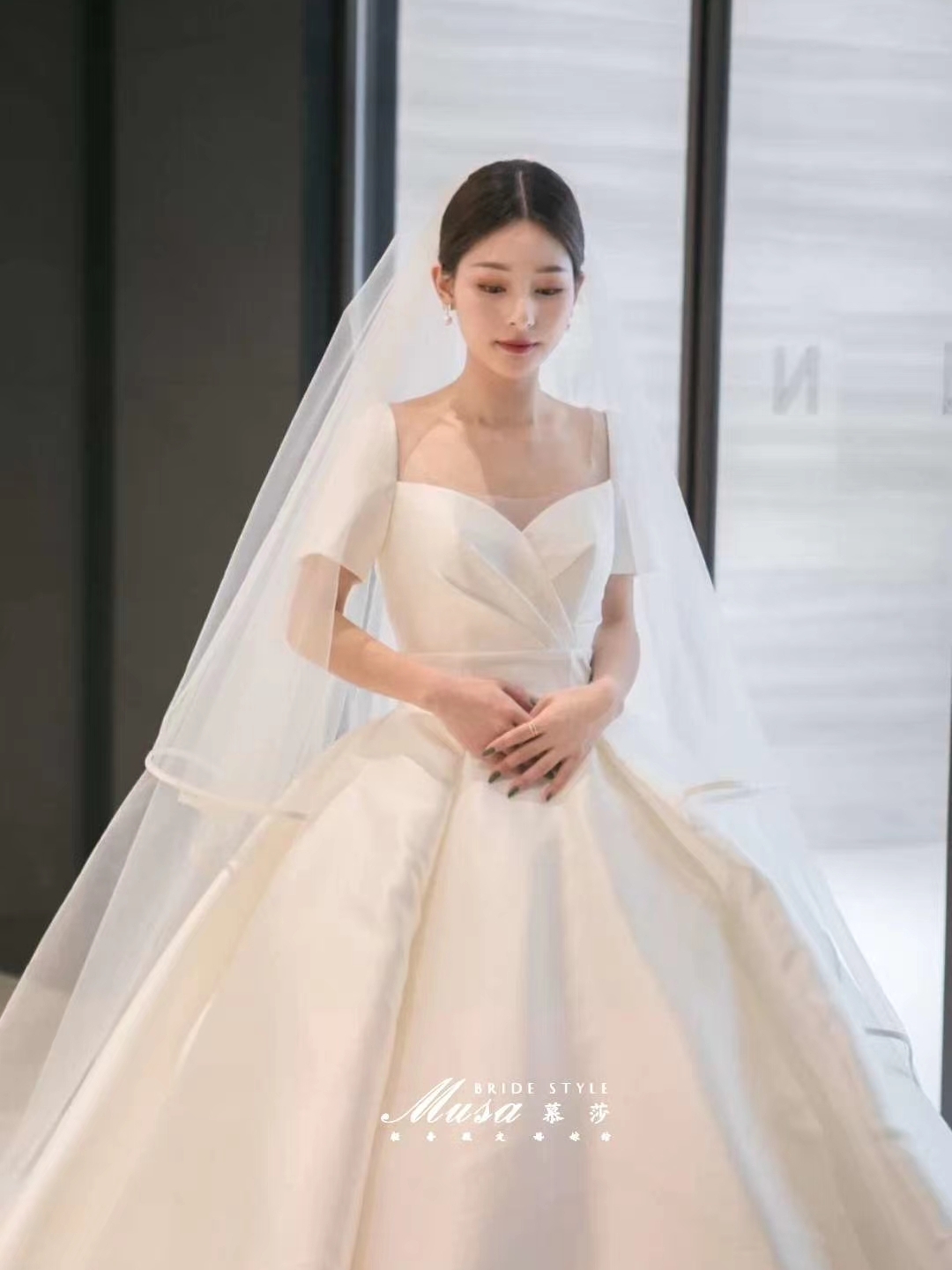 缎面婚纱，她是你苦苦找寻的婚纱吗