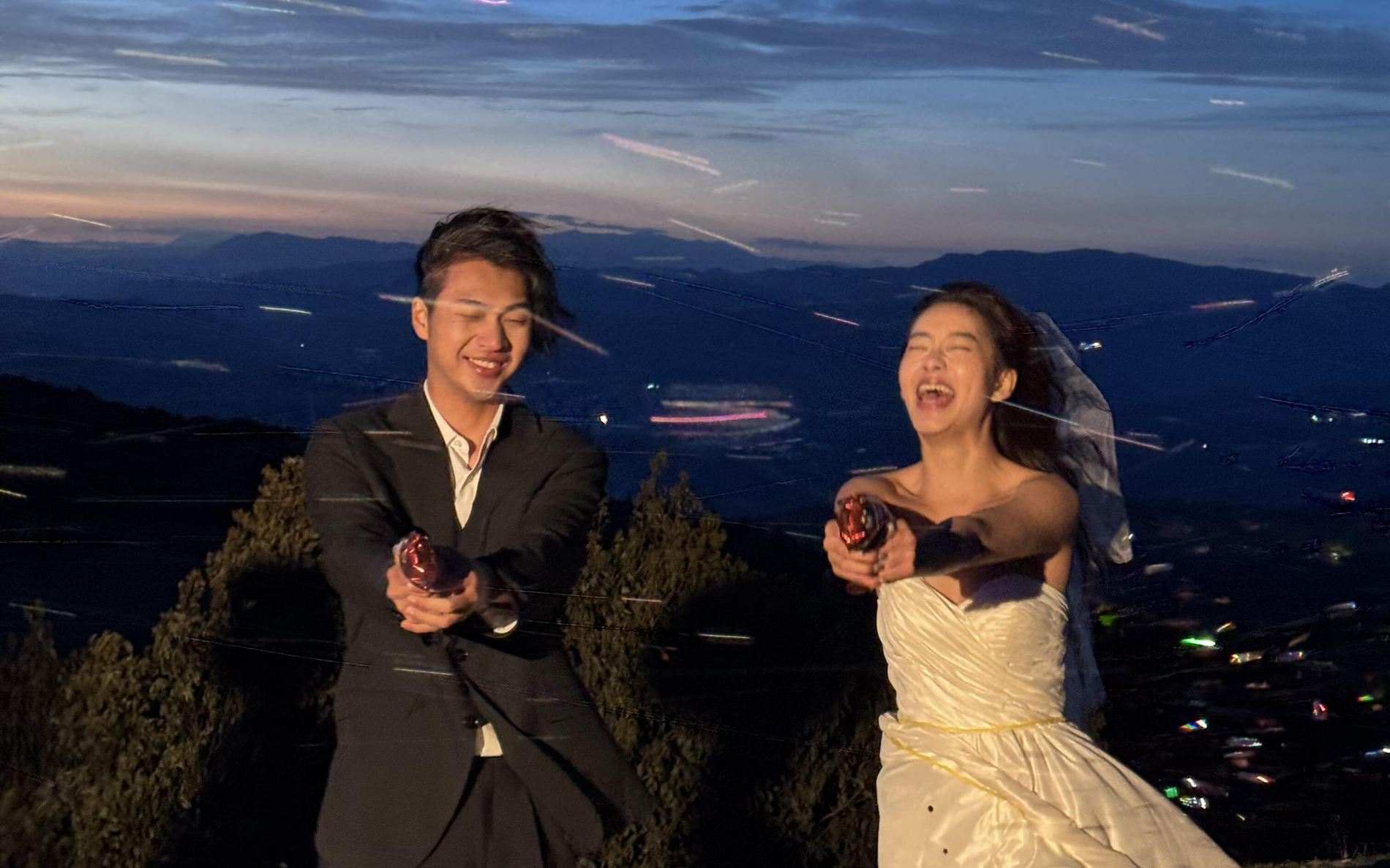 超有宿命感的山顶蓝调婚纱摄影