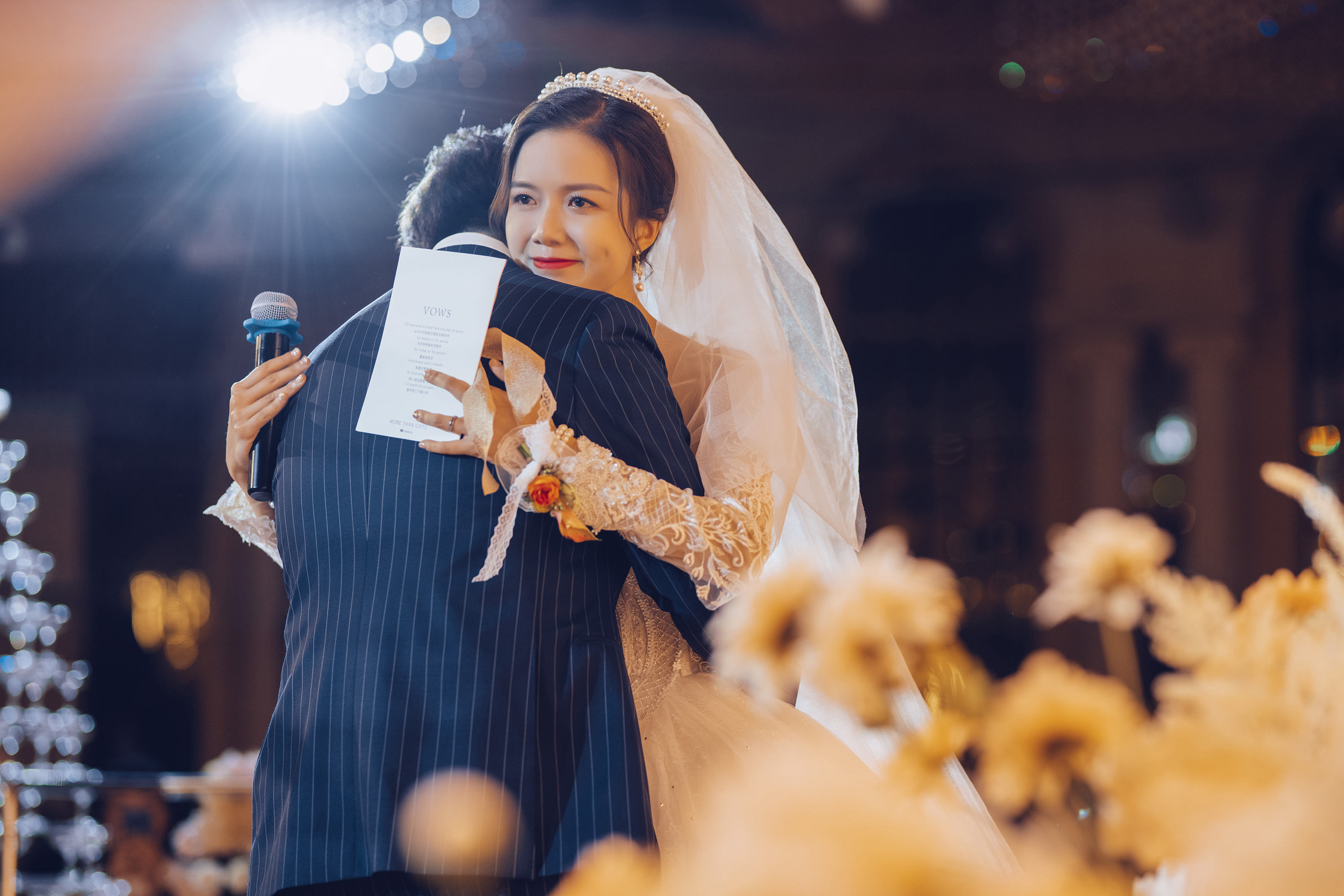 婚礼那天，我想我们应该有一个拥抱