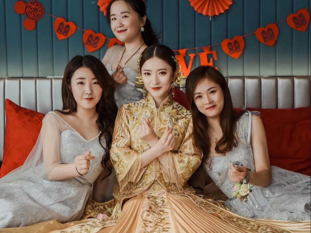 资深化妆师晨袍造型+龙凤褂新娘造型