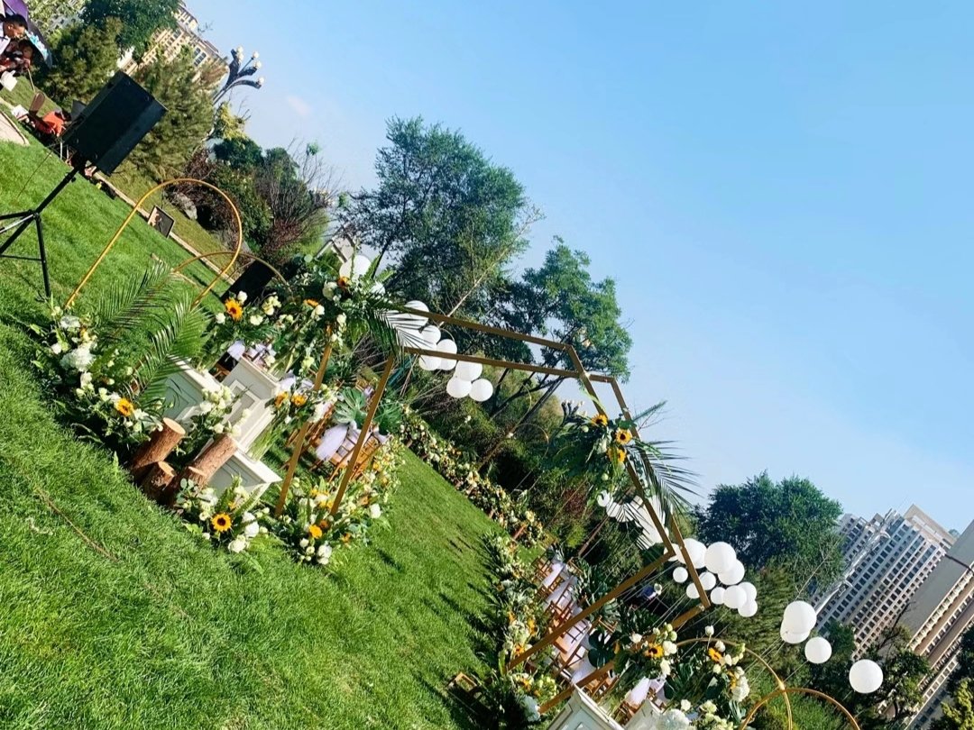 情缘婚庆在幸福的路上等你们哦