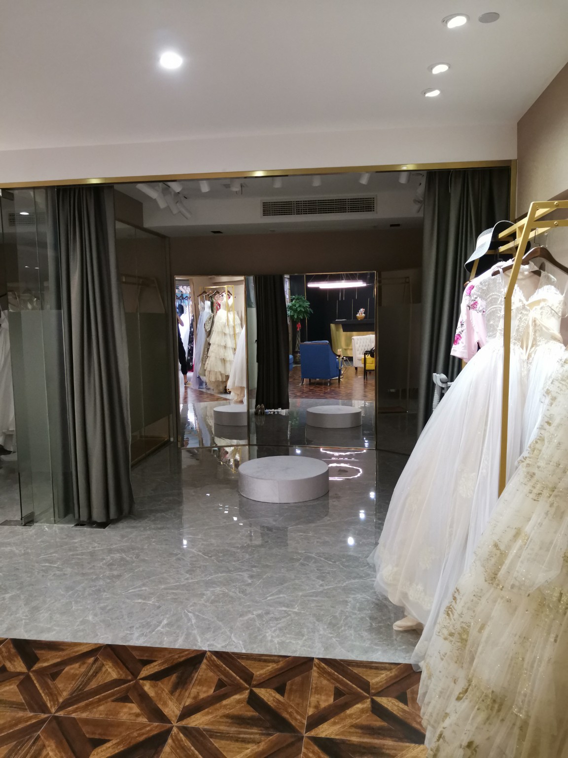 瑞设计 婚纱品牌集成店
