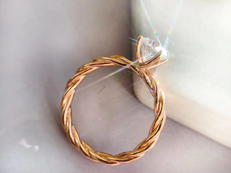 藤蔓 爱的交织玫瑰金简单四爪80分 昆明定制