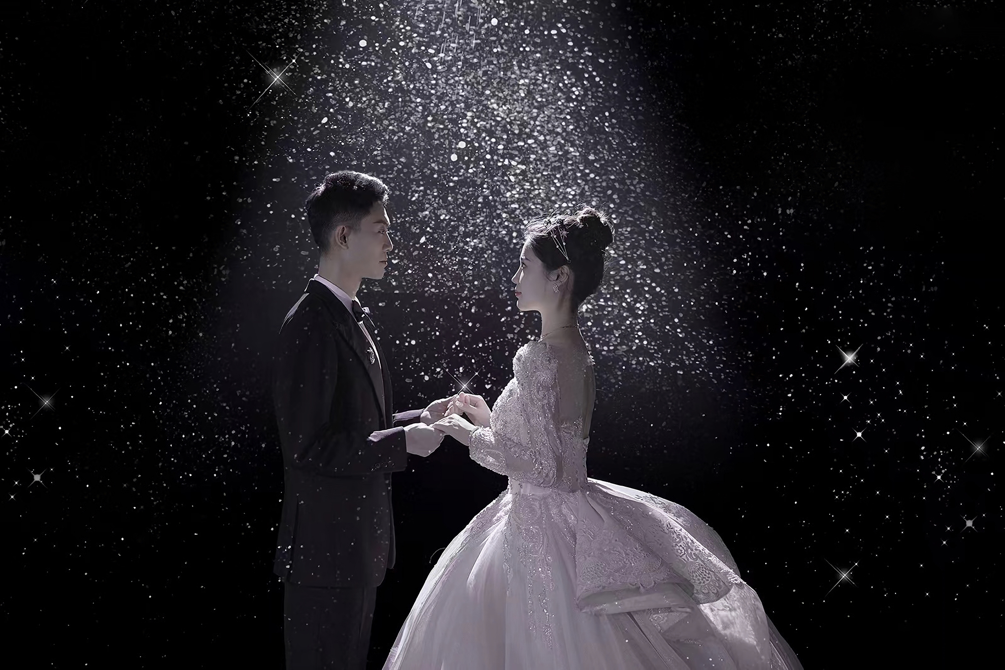 一眼就爱上的光影氛围感十足的婚纱照