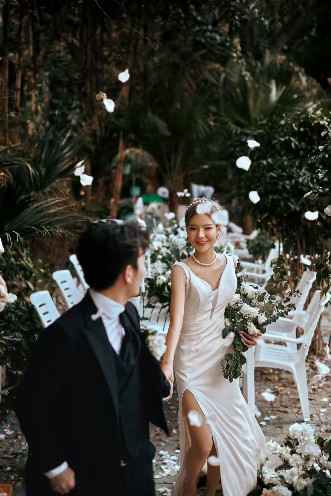 特惠婚紗照套餐3880：總監(jiān)拍攝 三服三造