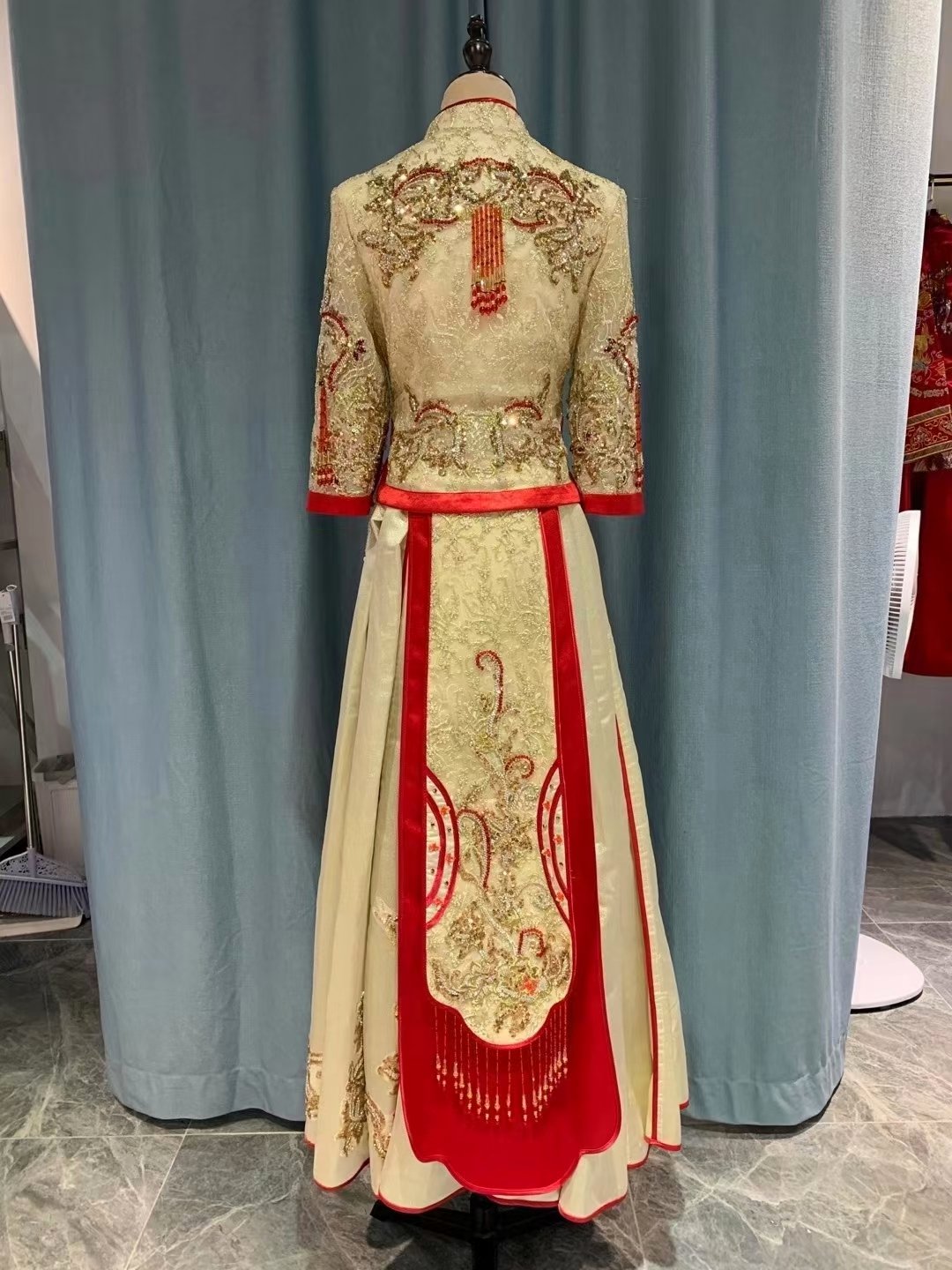 新款新娘金色秀禾服缎面婚纱丝绒敬酒服