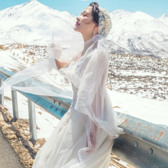川西旅拍藏式婚纱照雪景婚纱照