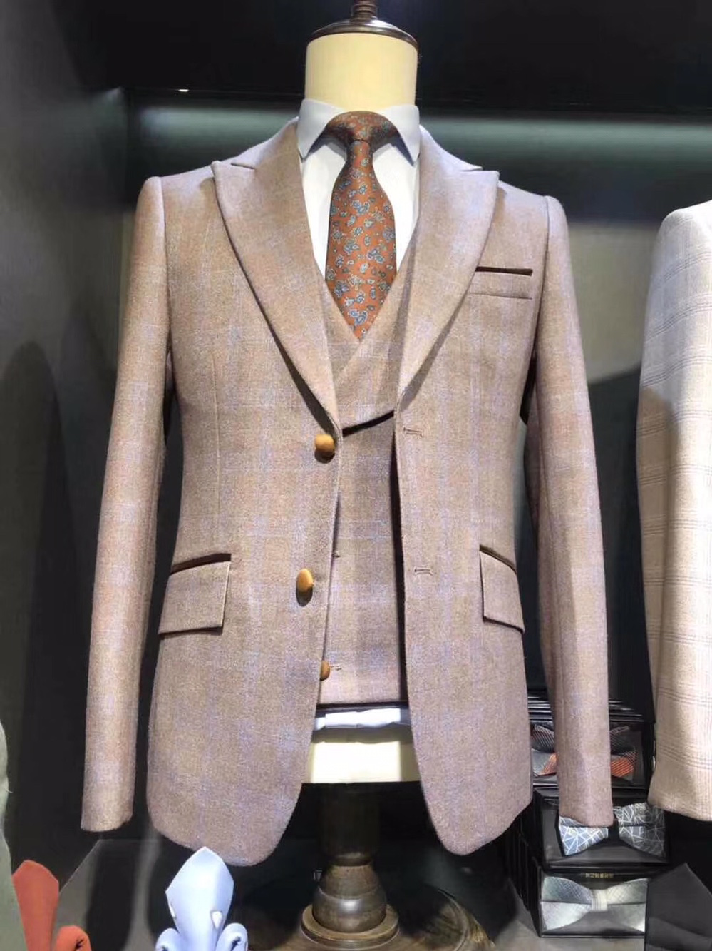 私人定制西服五件套【含马甲＋衬衣＋领结】