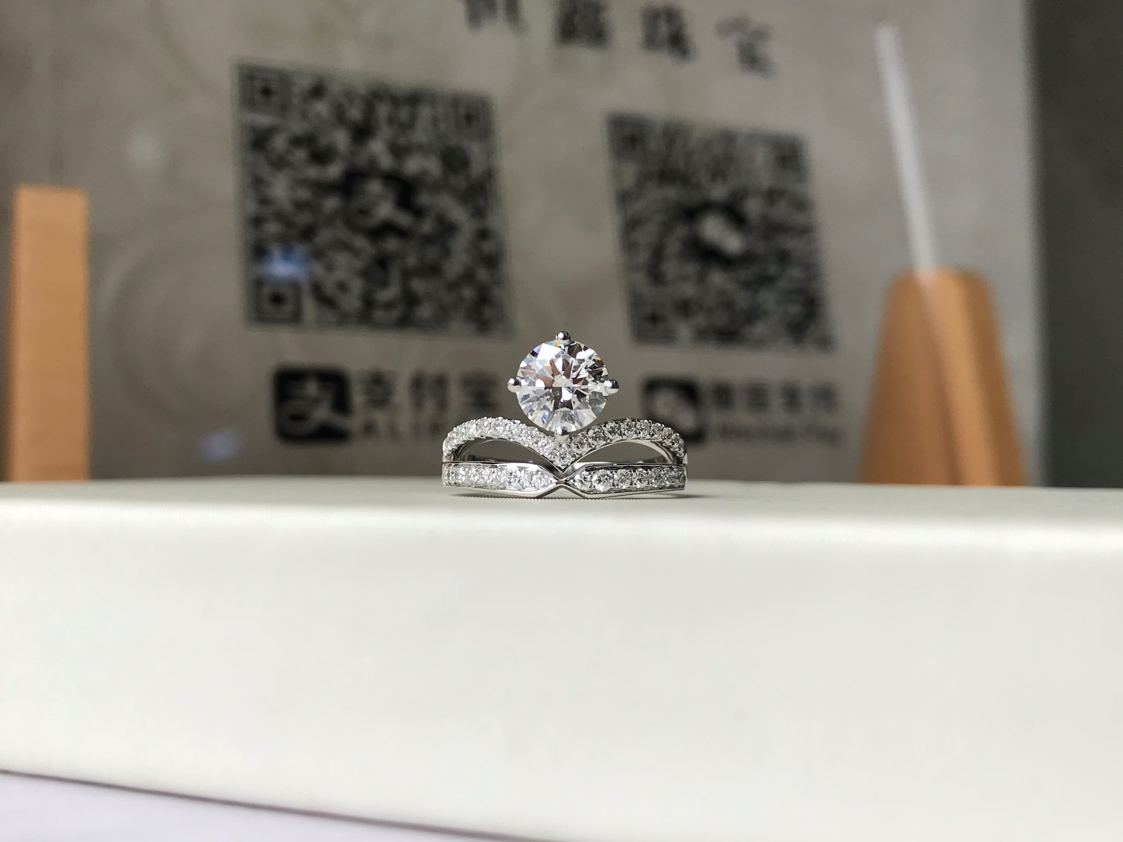 约瑟芬皇冠款钻戒求婚戒指1克拉GIA裸钻定制款