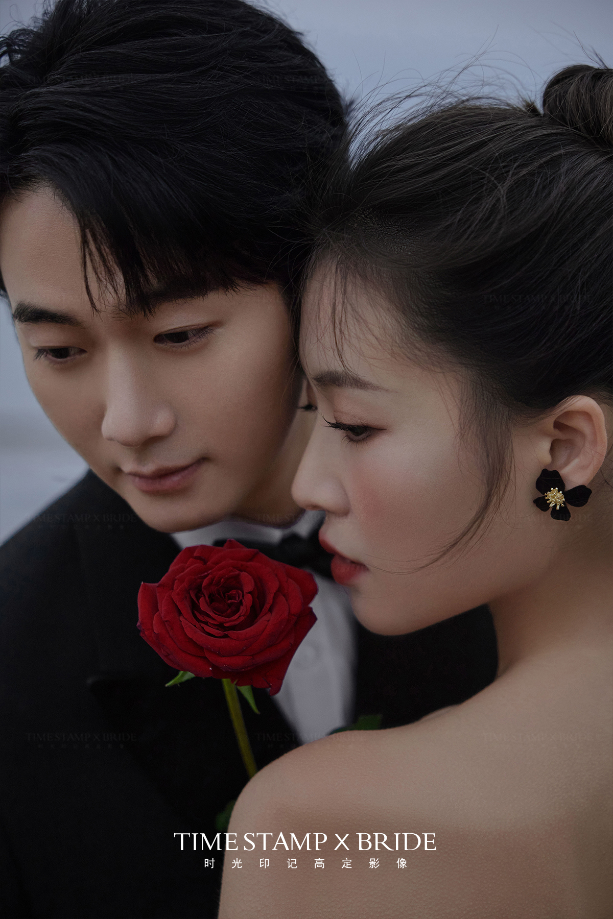 高级感拉满的海景礁石婚纱照，这套黑纱绝了！