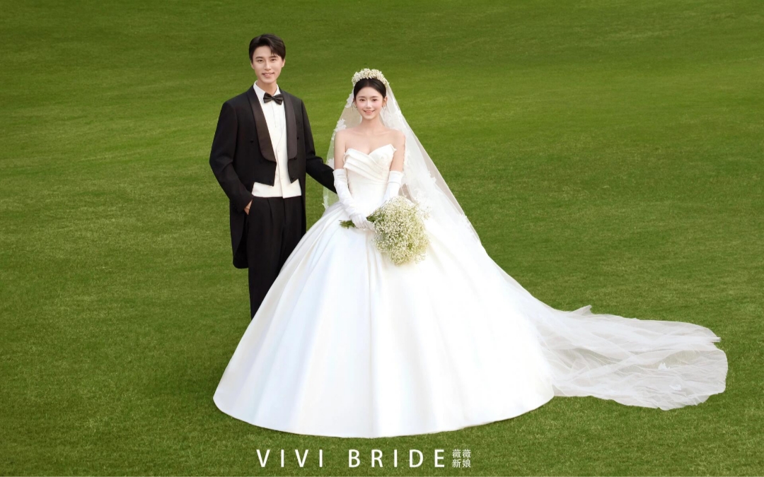 一眼沦陷的草坪森系婚纱照