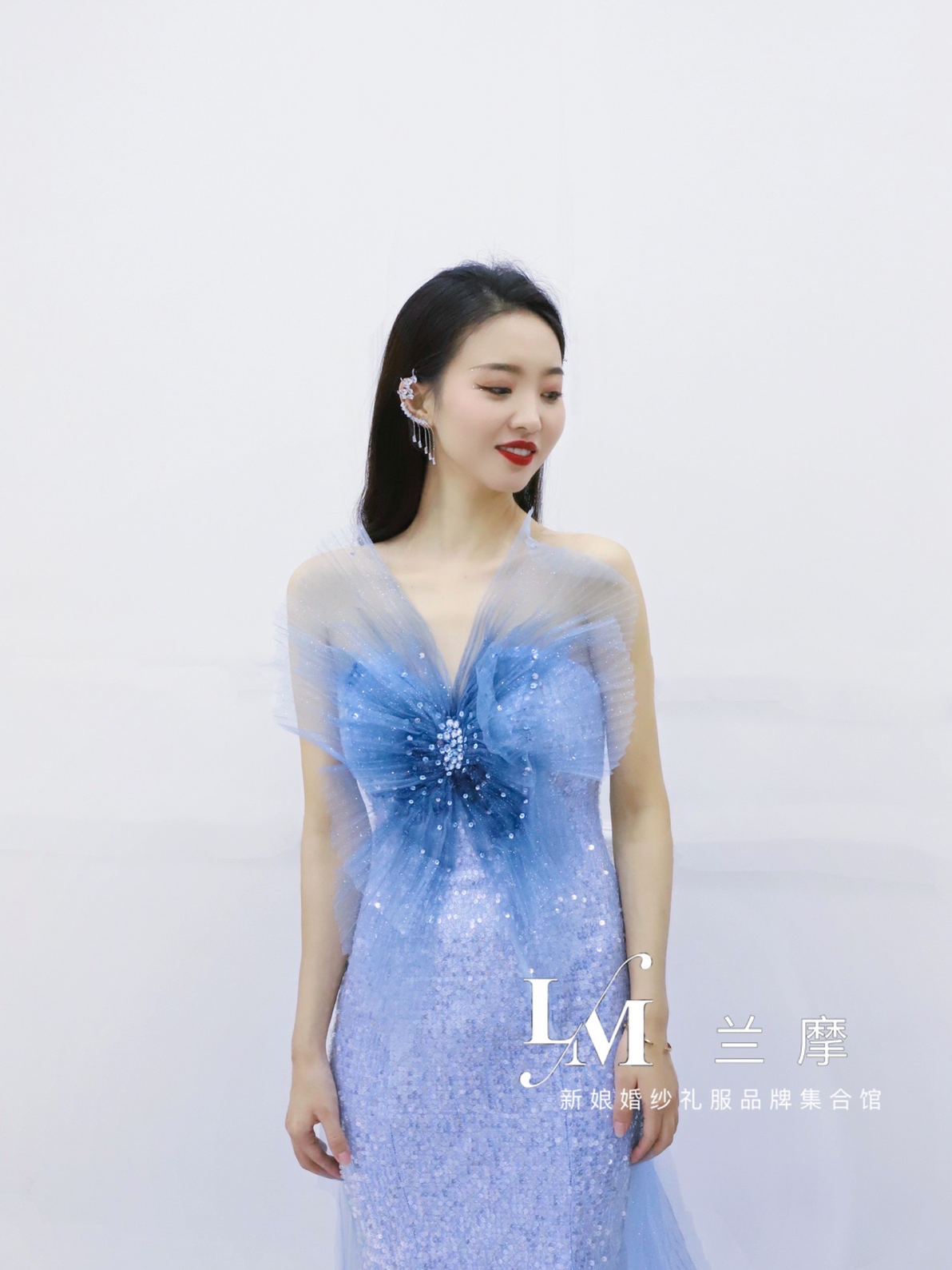 2880高端十二件套婚纱礼服加跟妆
