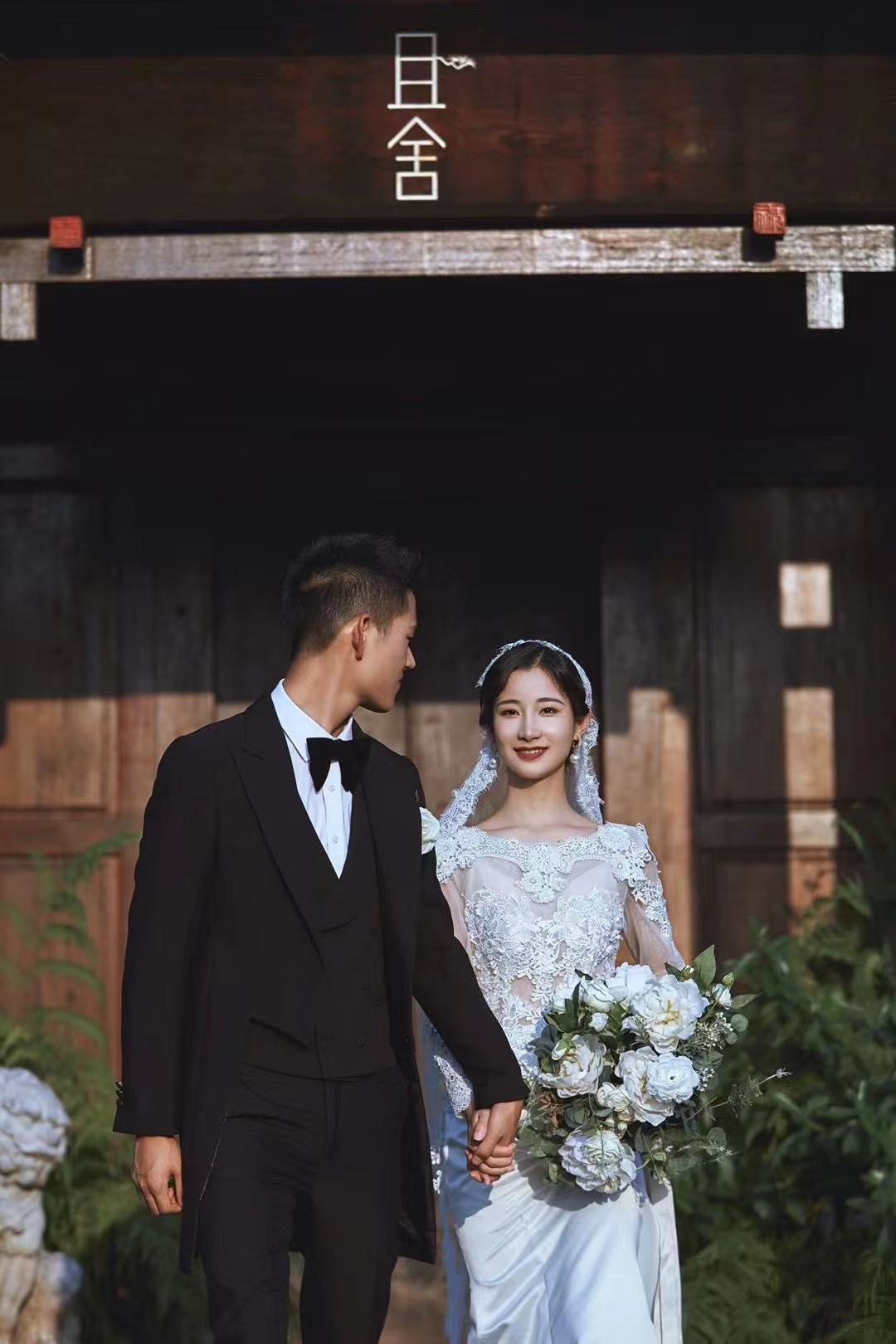 6880套餐：一键拥有婚纱照 微电影 四服四造