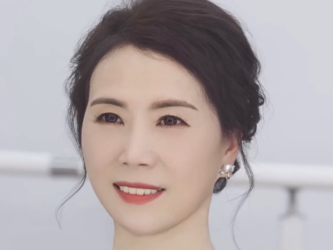 总监团队打造时尚新娘妈妈妆