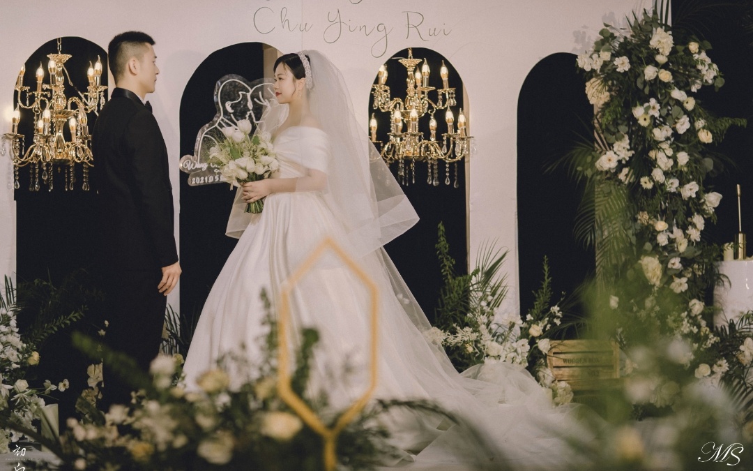 蜜 斯 婚 礼 定 制
Miss Wedding