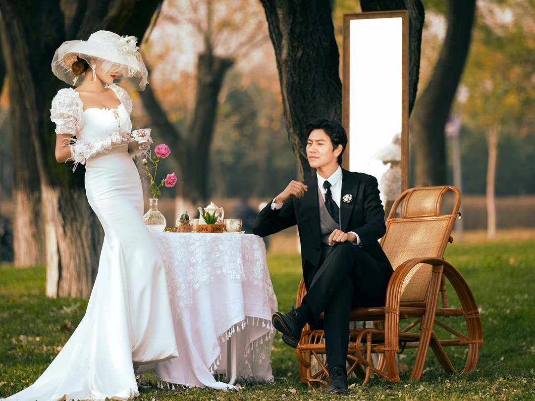 自带滤镜般的湖边婚纱照✔ 
