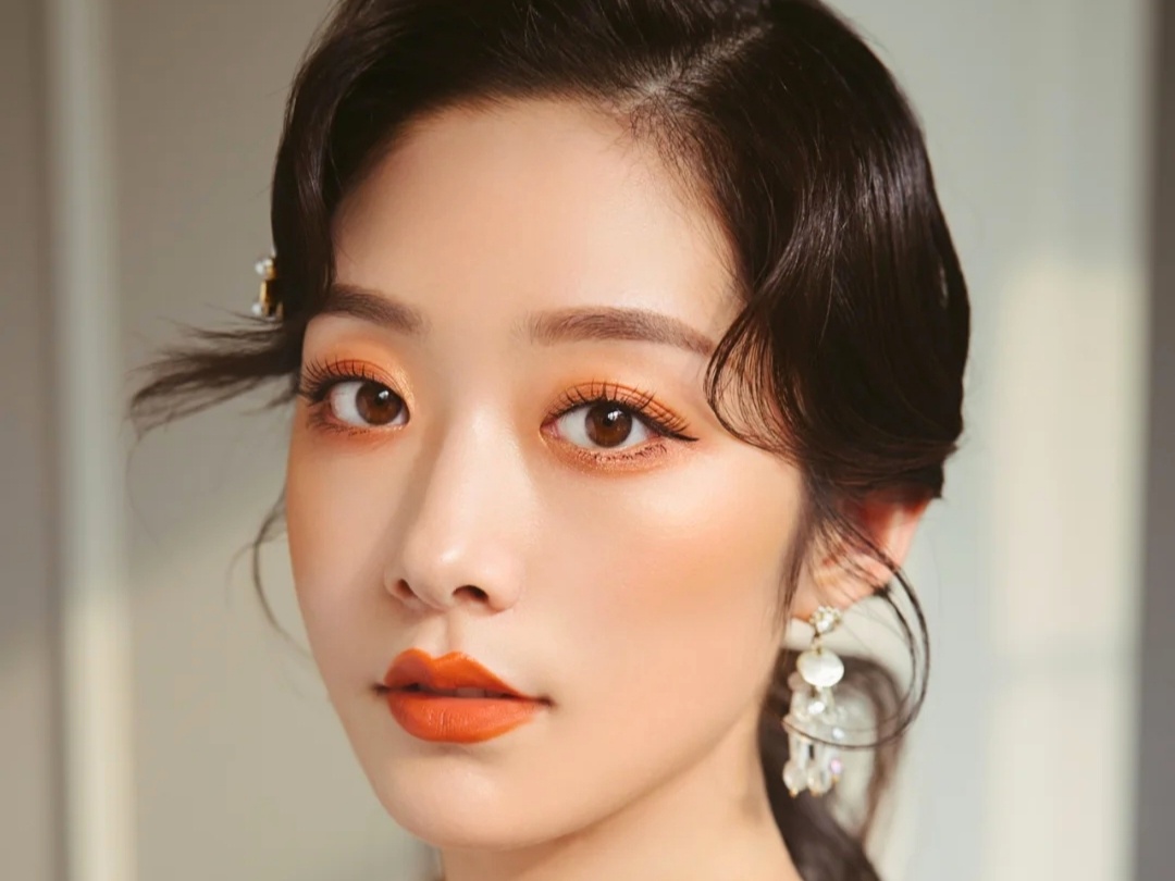 资深档全程跟妆2造型唯美简约妆容送亲友妆