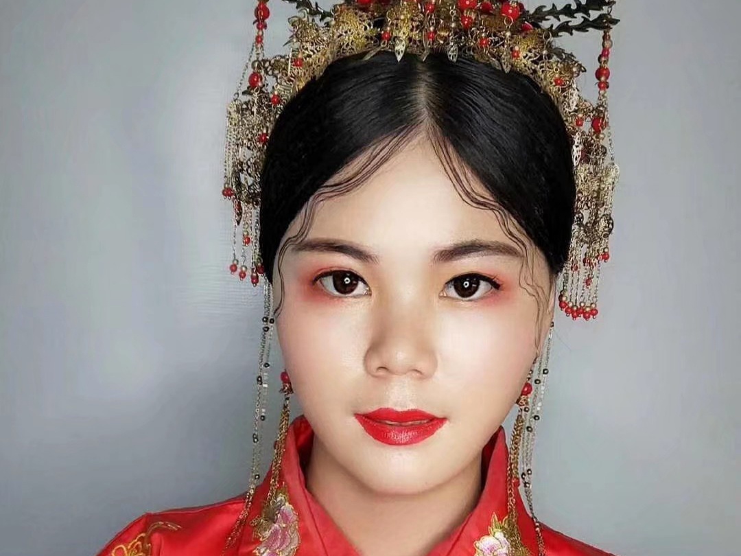 中式风格新娘妆含妆面造型送头饰
