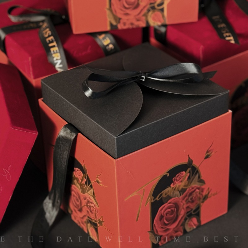 高奢款玫瑰花園獨特絲絨開蓋結(jié)婚伴郎伴娘伴手禮禮盒商務(wù)禮禮盒