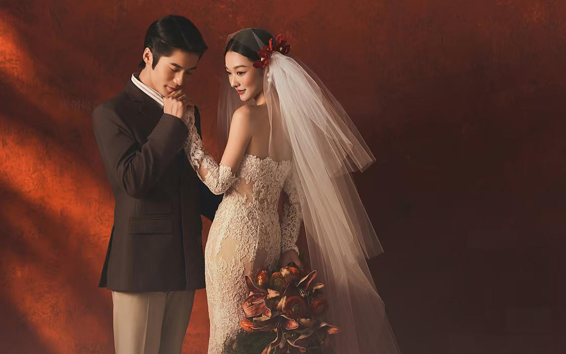 高级感满满的轻复古婚纱照