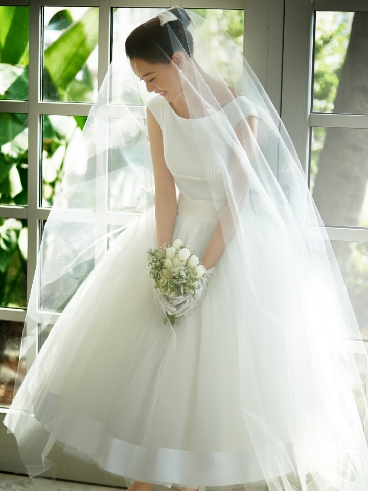 拍了一套以奧黛麗·赫本為原型的婚紗照！
