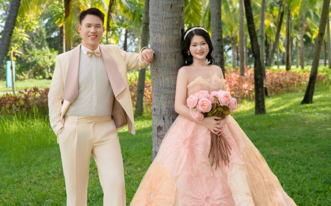 三亚椰林草坪婚纱照