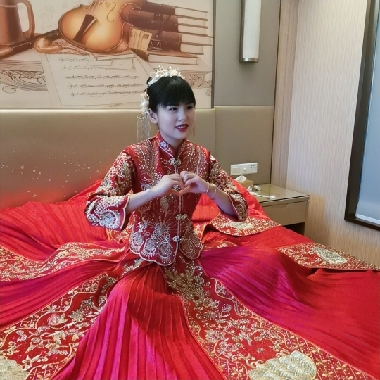 美丽的新娘出嫁啦，祝福新郎新娘百年好合，新婚快乐
