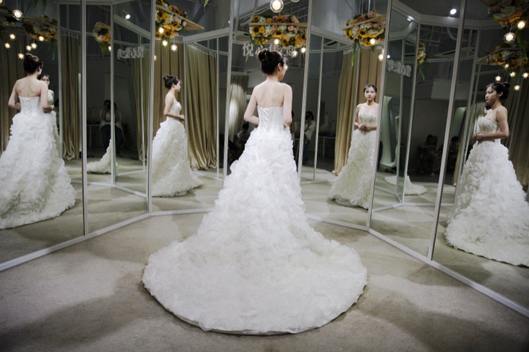 武汉定做婚纱_武汉战地婚纱图片(3)