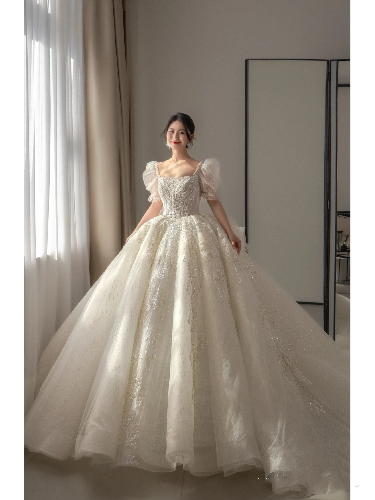 泡泡袖甜美大拖尾主纱