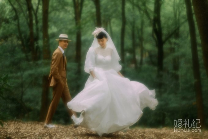 婚纱照这样拍太赞了，赫本风让你美如画中人