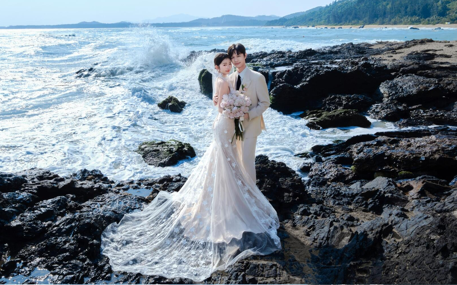 美哭了😭电影感三亚礁石婚纱照一套封神！