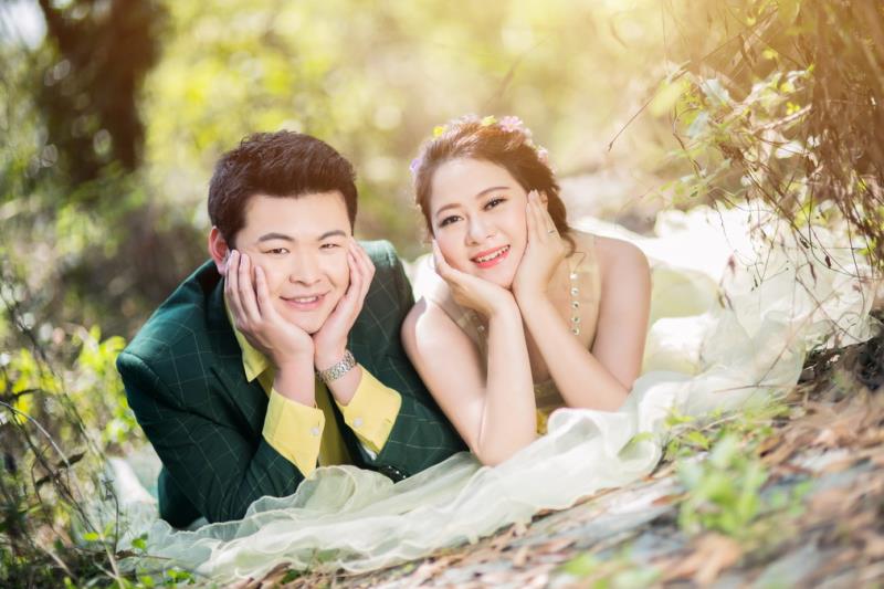 伊甸园婚纱_亚当夏娃伊甸园图片(3)