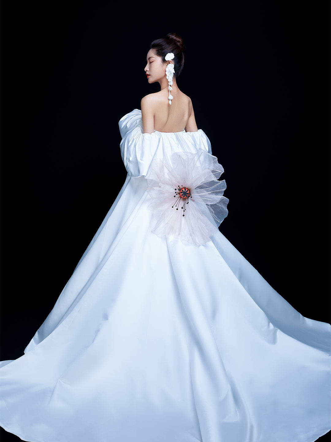 中西结合的工笔画婚纱照丨带你体验花间诗意