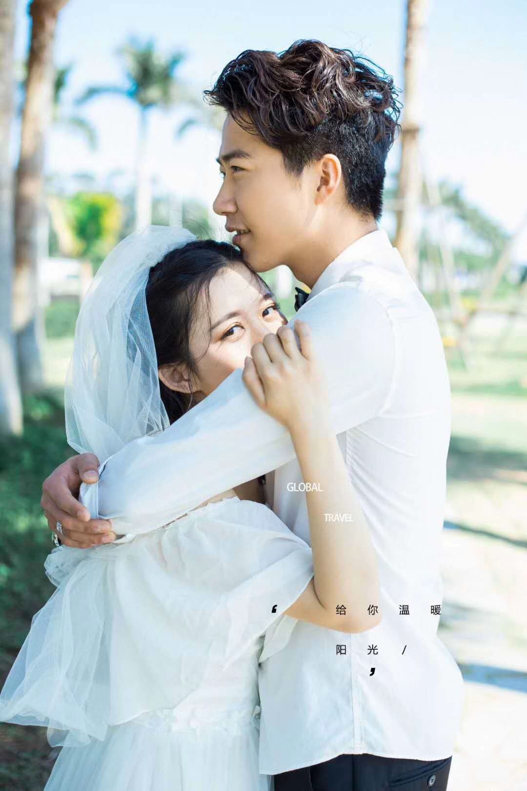 当清晨第一缕凉爽的风从窗外飘进来吹在脸上很凉爽但不及你笑起来的十