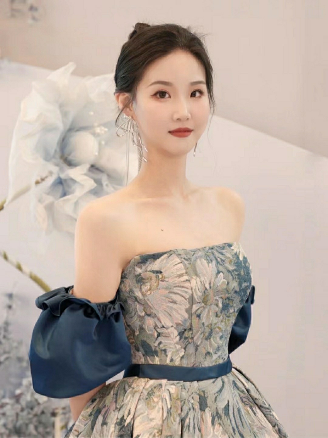 曼瑞婚纱~定婚/回门礼服＋化妆造型