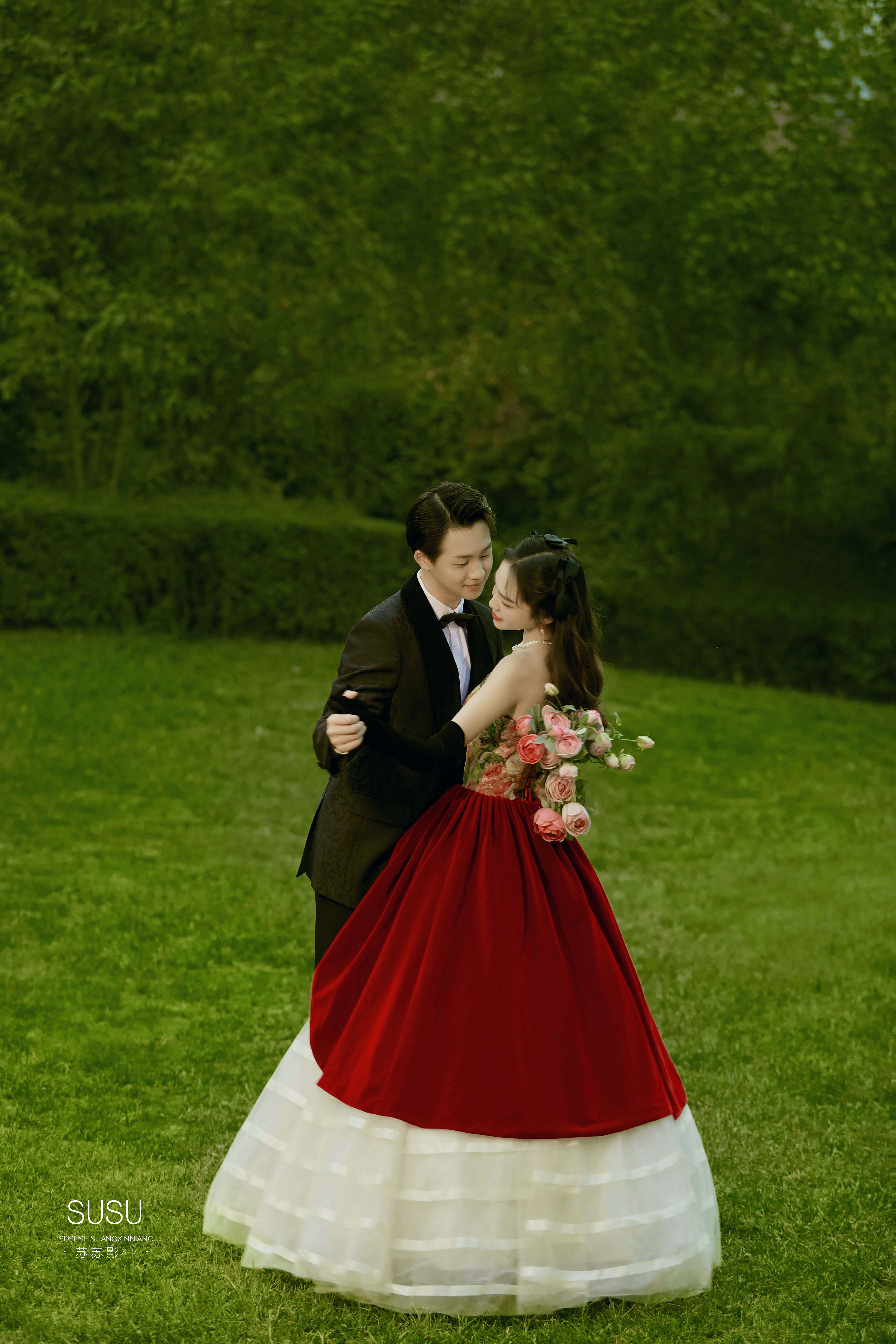 看一眼就喜欢的法式婚纱照