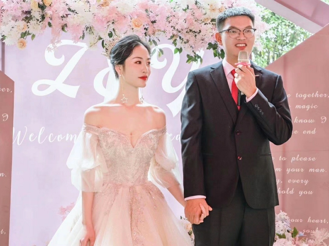 衡阳市内新娘跟妆三套造型三套头饰耳饰项链