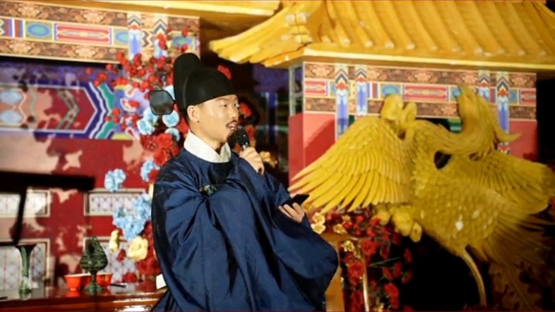 在高原上主持中式婚礼
