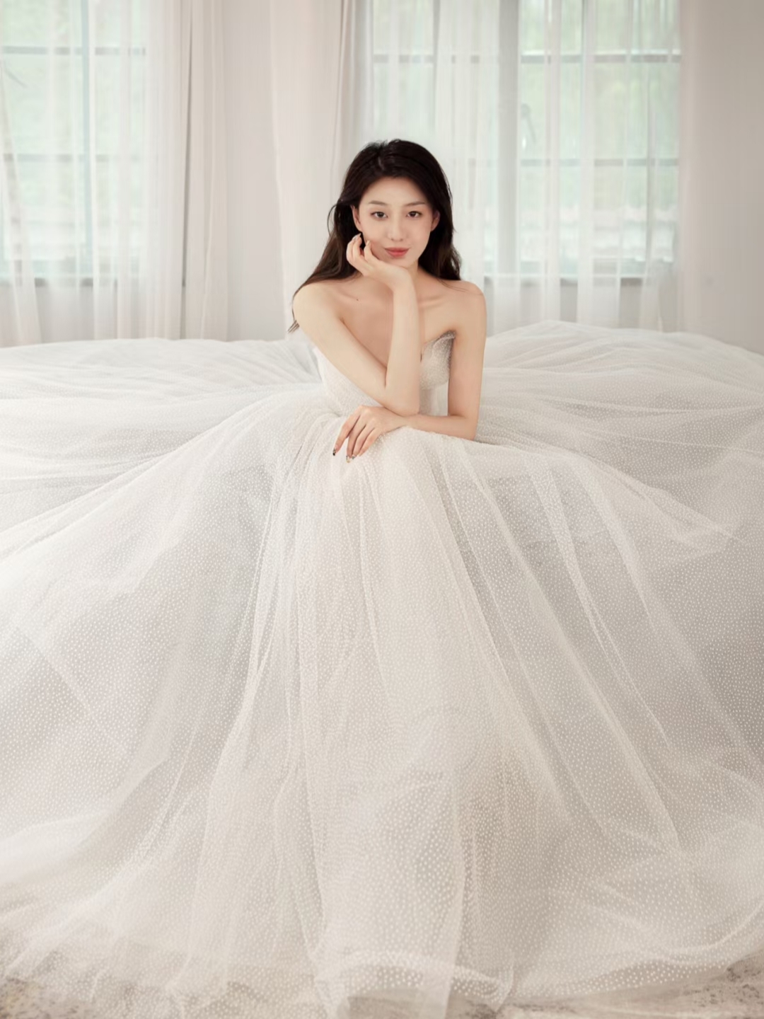【囍堂婚纱】迎新春奢华三件套+专业化妆师跟妆一天